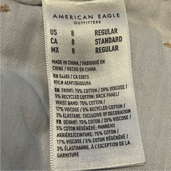 Women’s American Eagle Strigid Ripped Mom Jeans - Picture 6 of 6
